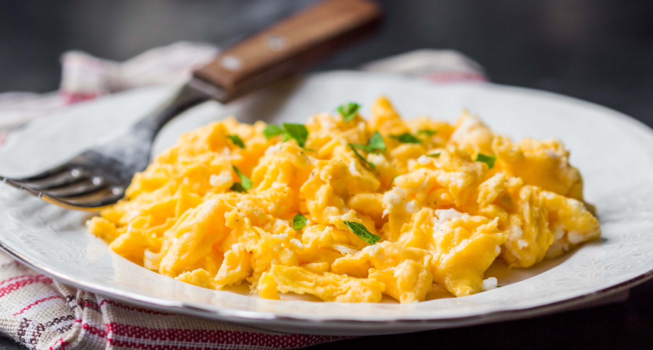 How to Make Fluffy Moist Scrambled Eggs Recipe