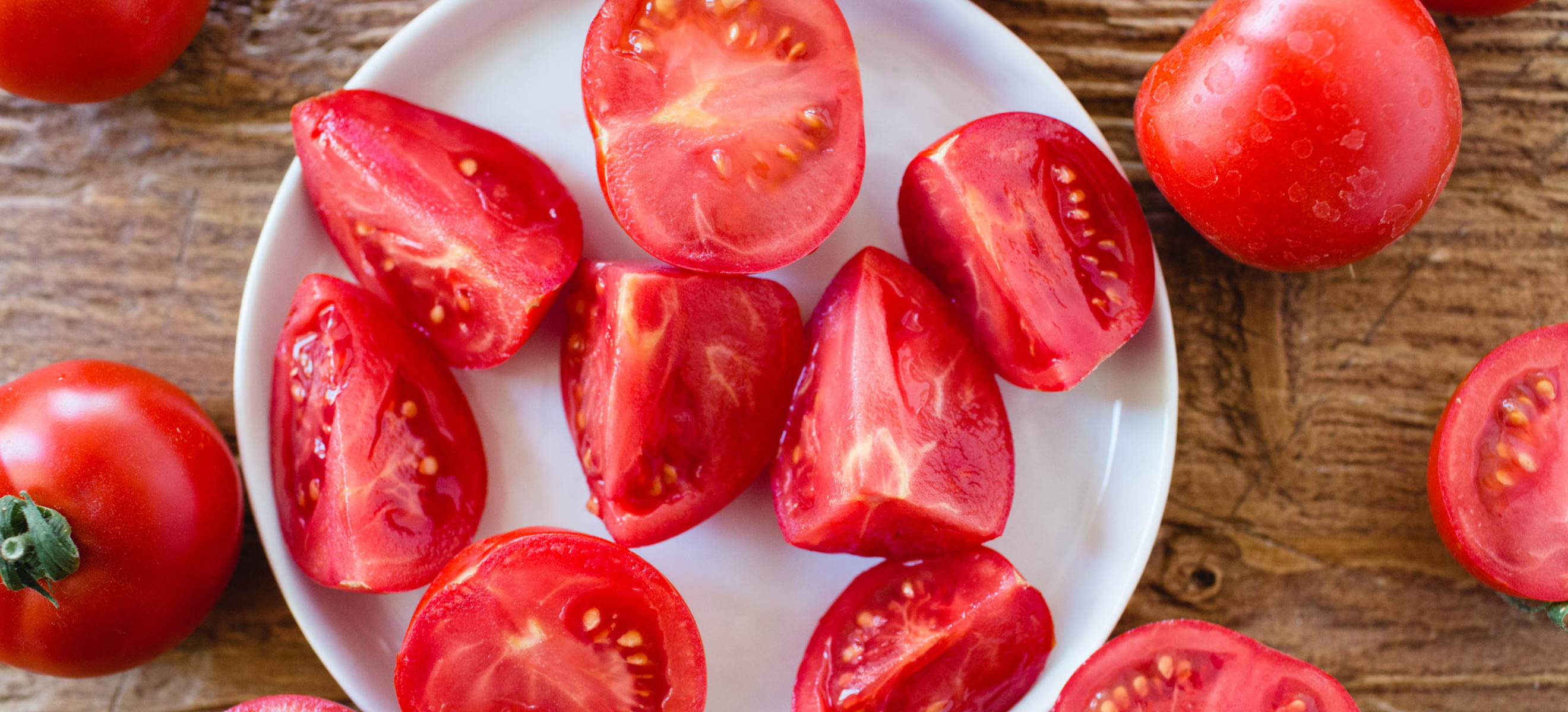 sliced organic tomatoes 